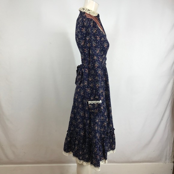 Vintage Gunne Sax Navy Calico Floral Quilted Velveteen Lace Prairie Dress Size 5 - Picture 4 of 8